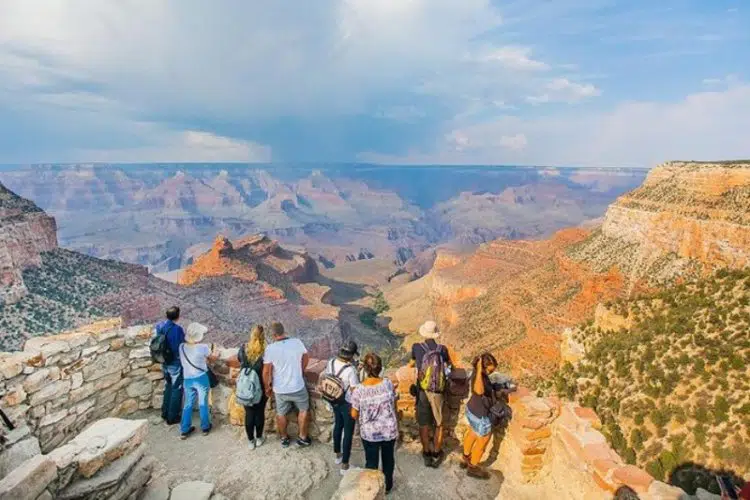 Tourists in Grand Canyon