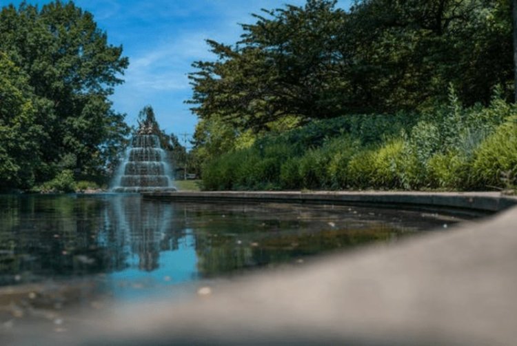 Branson Fountain and Nature Scenery