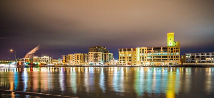 Green bay Wisconsin city skyline at night