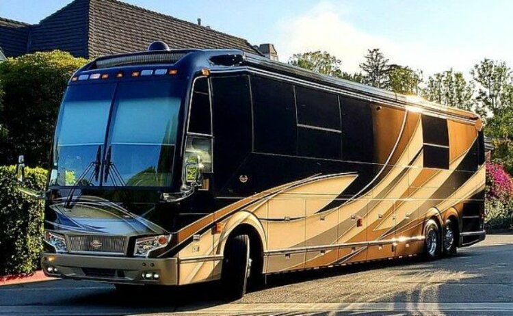 View of Bieber bus tour