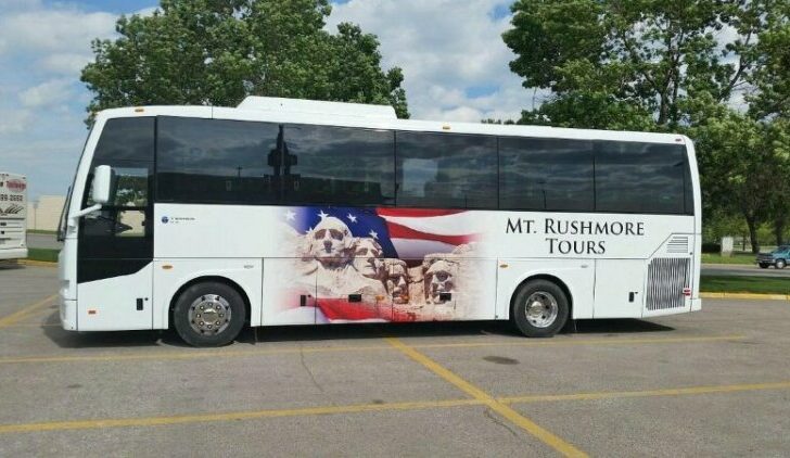 Side view of mount rushmore bus tour