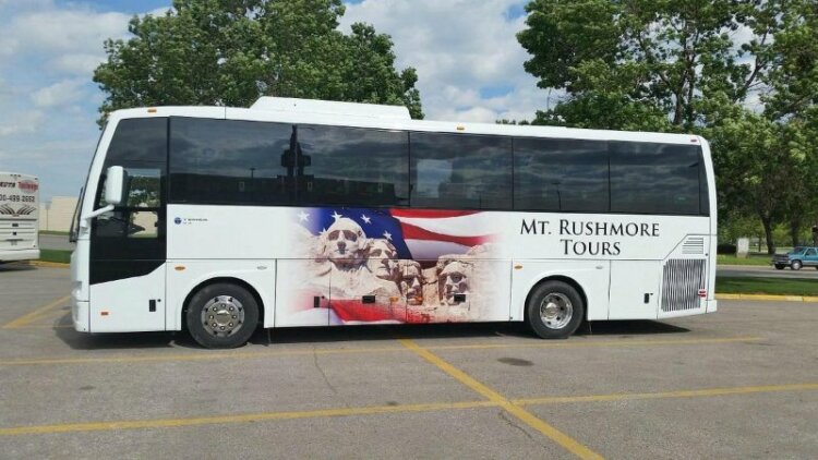 Side view of  mount rushmore bus tour