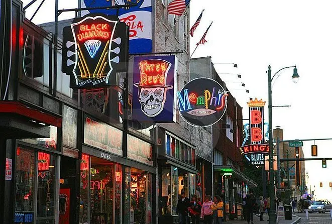 iconic bars around Memphis downtown area
