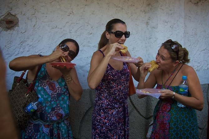ladies trying out pastries at San Sebastián del Oeste 