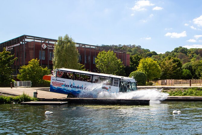 Tours of Paris and the Hauts-de-Seine in an Amphibious Bus going into teh water