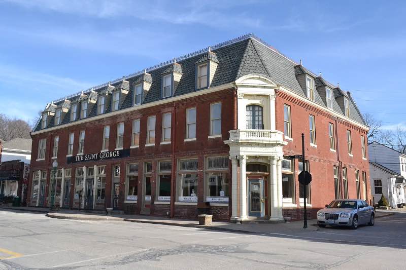exterior building of The Old St. George Hotel in Weston, Missouri