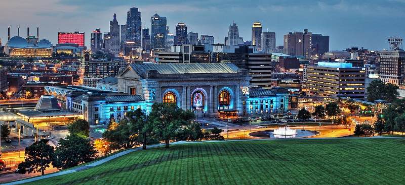 Union station in Kansas City at night