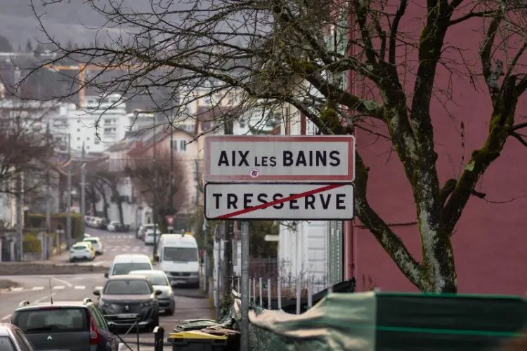 Entrance sign to the city of Aix-les-Bains