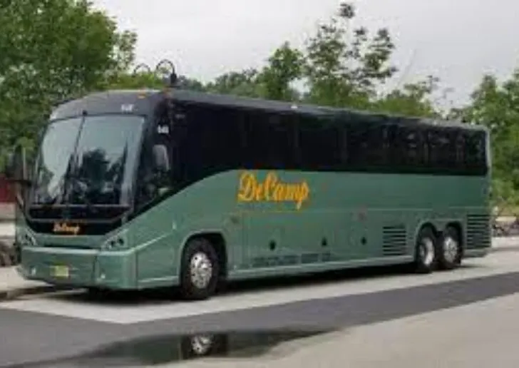 Decamp bus green