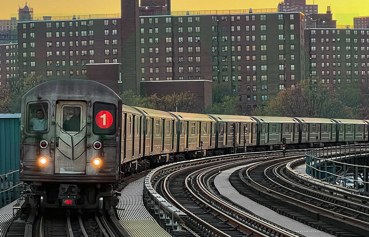 A set of R-62A subway cars entering into 207th Street station