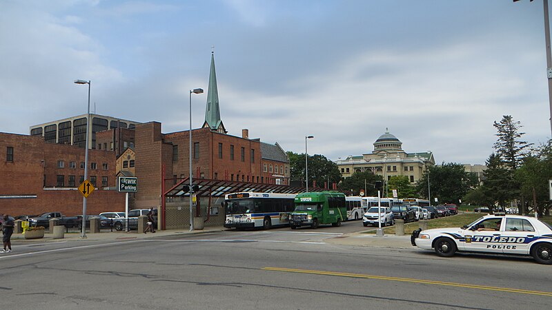 Tarta Bus driving around Toledo, Ohio